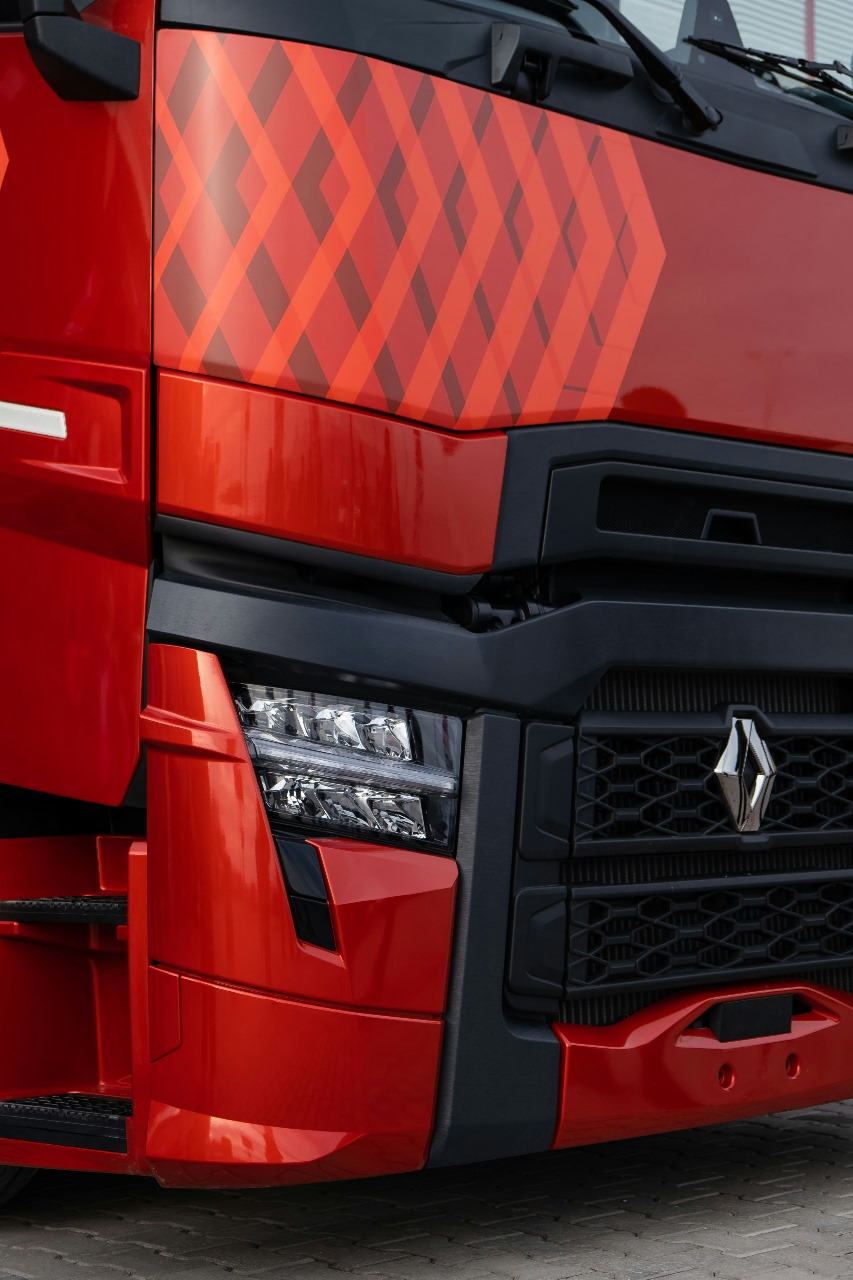 Commercial and heavy-duty vehicles